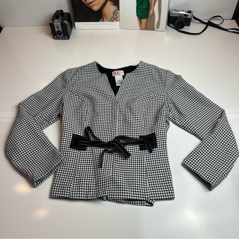 Vintage 1990sR&K Houndstooth Belted BlazerTop Lightweight Workwear
Parisian Chic